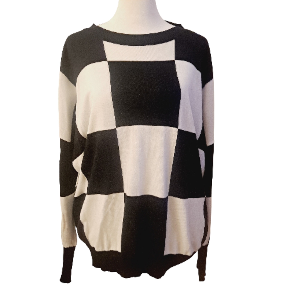 Planet By Lauren G sweater. Elegant Monochrome Checkered Sweater